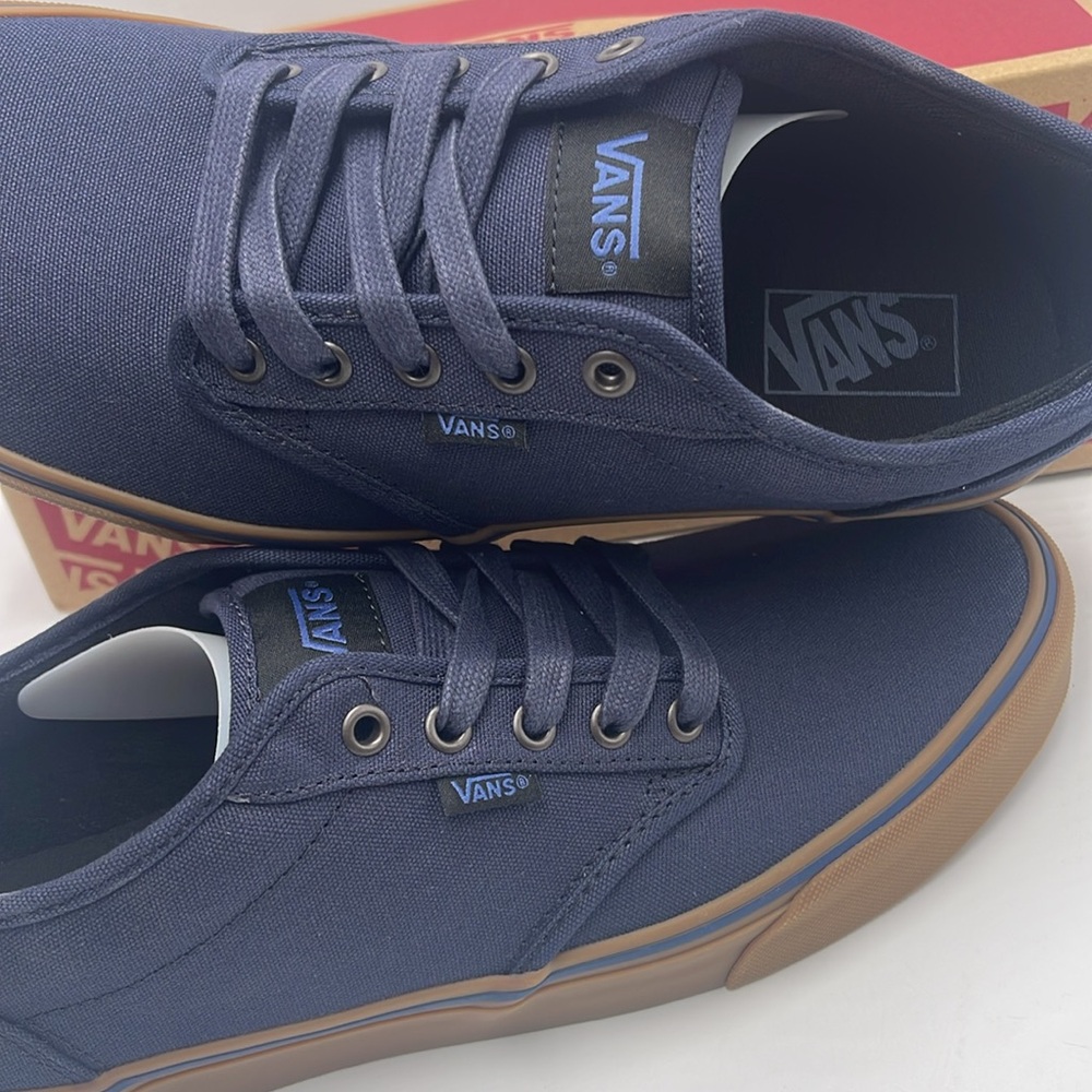 Vans WMNS Blue Canvas Sneakers with Gum Sole Vans Atwood
(12 Oz Canvas) Navy/Gum - Picture 16 of 16